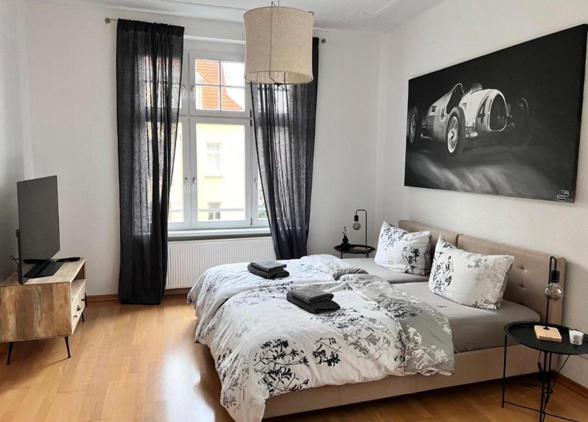 Feine Apartments In Der Suedstadt Von Erfurt Mit Kostenlosen Stellplatz & Flasche Wein Zur Begruessung Ngoại thất bức ảnh